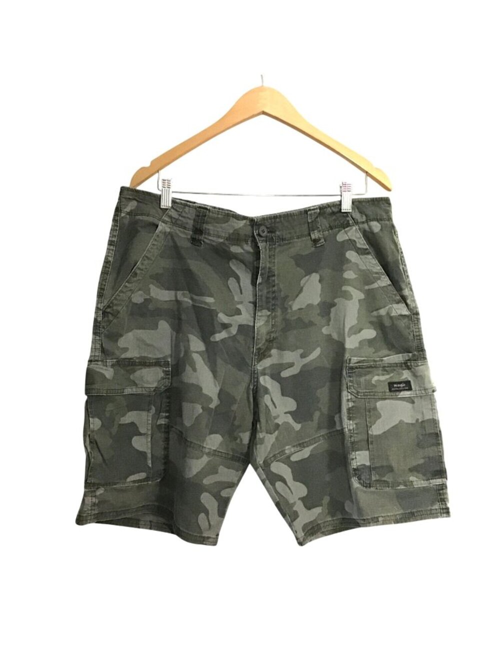 WRANGLER MENS ARMY GREEN RELAX FIT CARGO SHORTS SIZE 38